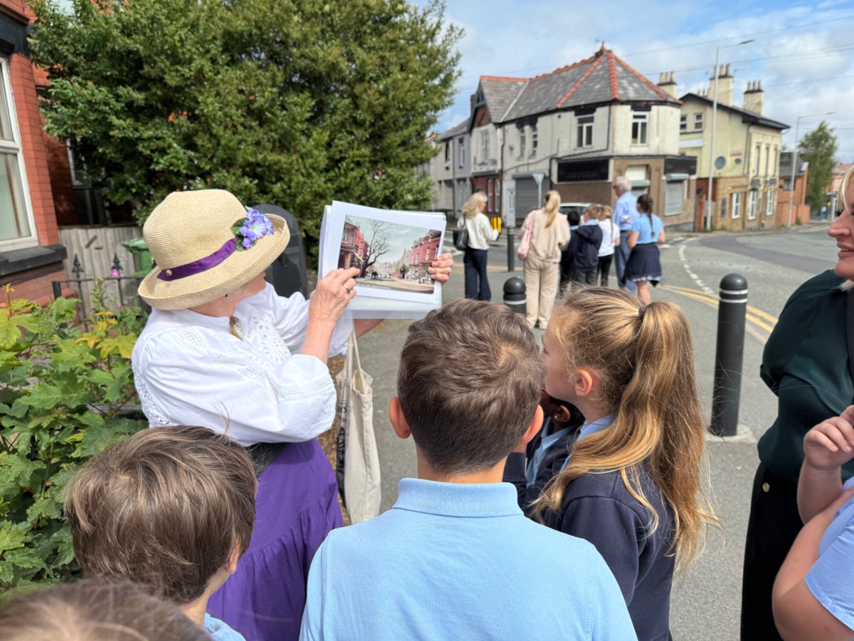 WoodchurchRoad's tweet image. An insightful morning spent learning about the Victorian history of Oxton with @oxtonsociety2 the enthusiasm of our experts was contagious. We are excited for our future projects! 
#experts #experiences #expeditions