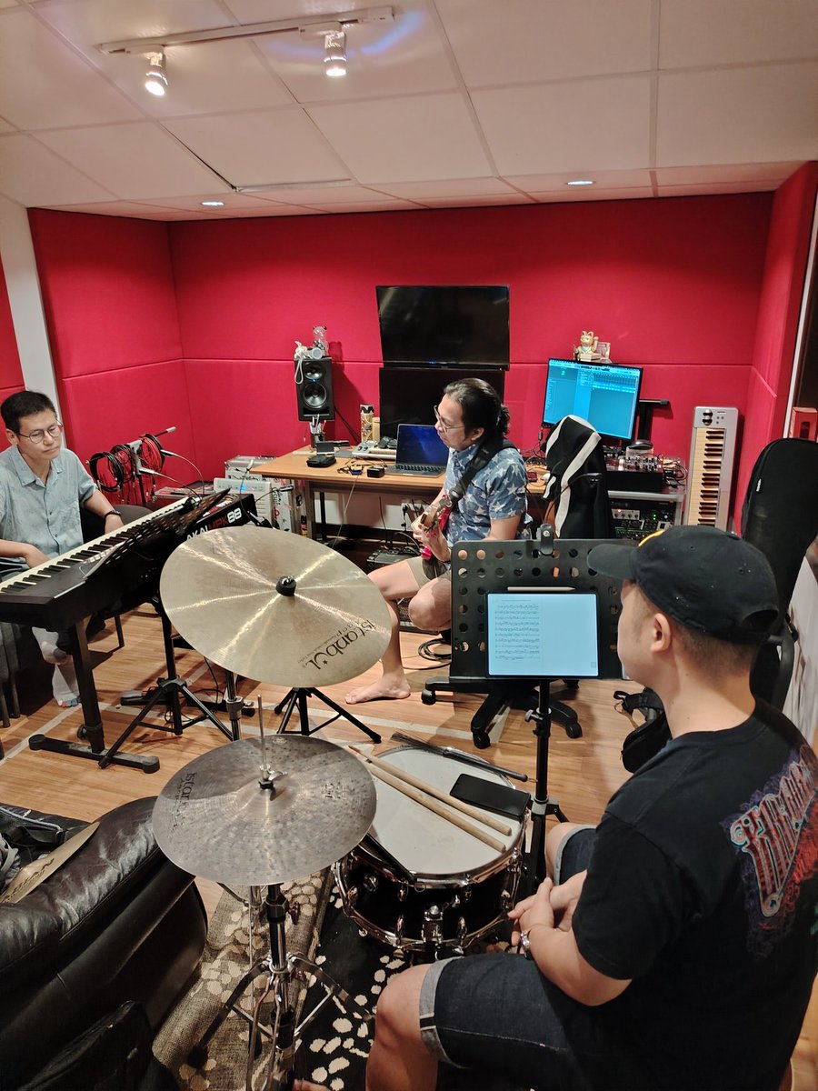Mixboy2105's tweet image. We had special guests @WVCJazz_MY in Studio B today.

#Studio2105 #DirectAccess #MixStream #recordingstudio #wvcjazz #wvcjazzensemble