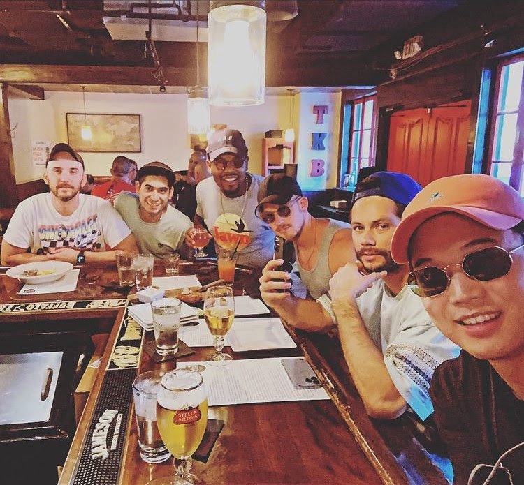 dob_history's tweet image. today in dylan o'brien history
🗓️07.09.2022
chris sheffield posted a pic on his instagram story of him hanging out with members of The Maze Runner cast including dylan o'brien, ki hong lee, alexander flores, dexter darden and jesse scott egan