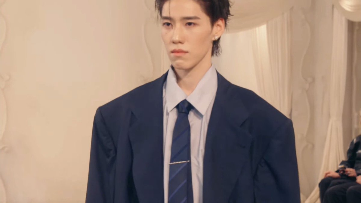 JRWKQ's tweet photo. คนเก่งงงงงง 🥹💖
So Proud of you นะคับ พีพีคือคนไทยคนแรกและคนเดียวบนรันเวย์ Balenciaga Couture 54 🤍
GBA PP KRIT BALENCIAGA #Balenciaga54thCouturexPPKRIT https://t.co/KaFrzraAYG