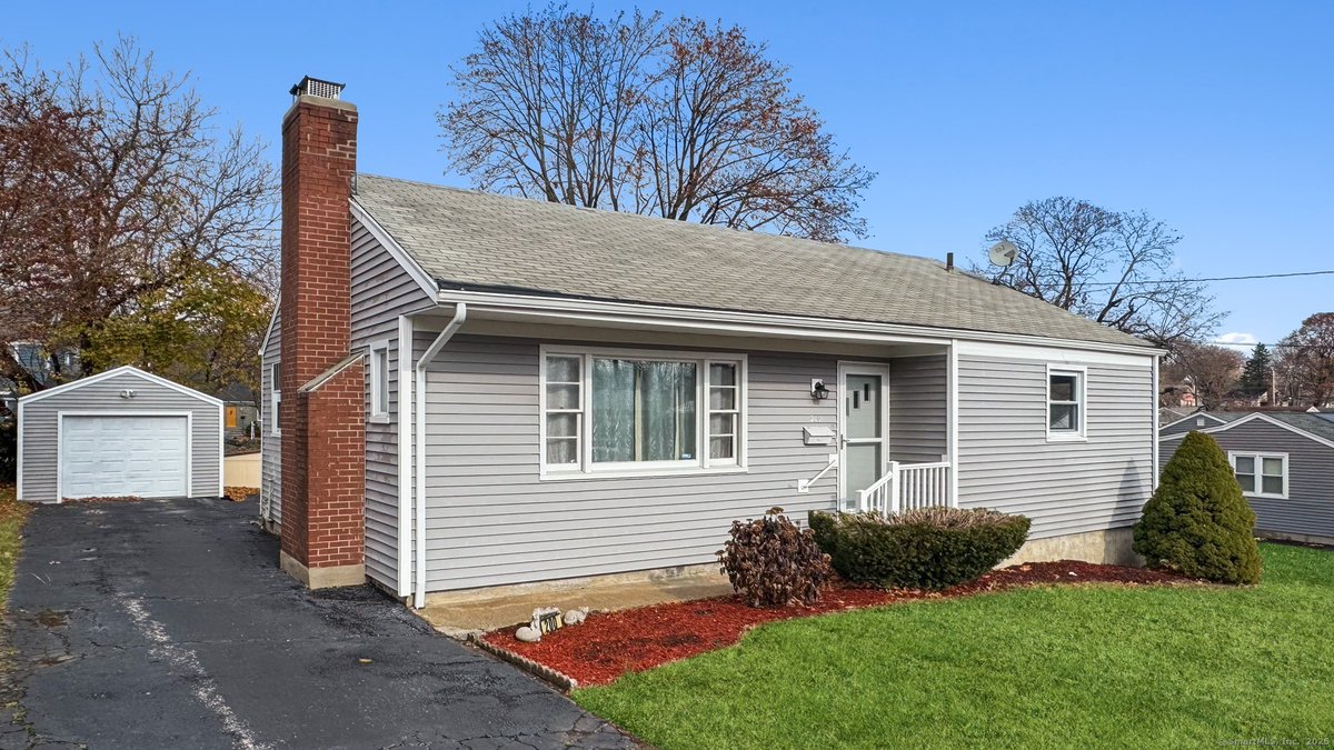 JaviFloresCT's tweet photo. 200 Lobdell Drive, Stratford, CT, 06614
2 bed | 1 bath 1065 Sq. Ft.
Active | $2,700
https://t.co/sajkr1znqQ
Discover this charming 2-bedroom, 1-bathroom ranch-style home available for rent in Stratford. This residence features a comfortable living room with a fireplace, a... https://t.co/Psk7iCeR6z