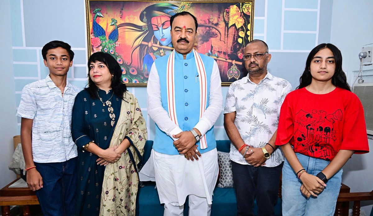 मेरठ महानगर के भाजपा उपाध्यक्ष श्री रवीश अग्रवाल जी के पूज्य पिताश्री स्वर्गीय श्री लक्ष्मीनारायण अग्रवाल जी तथा पार्षद श्री सत्यपाल जी की धर्मपत्नी स्वर्गीय श्रीमती कुंतेश जी के छायाचित्रों पर पुष्पांजलि अर्पित कर, प्रभु श्रीराम से दिवंगत पुण्यात्माओं की शांति के लिए प्रार्थना