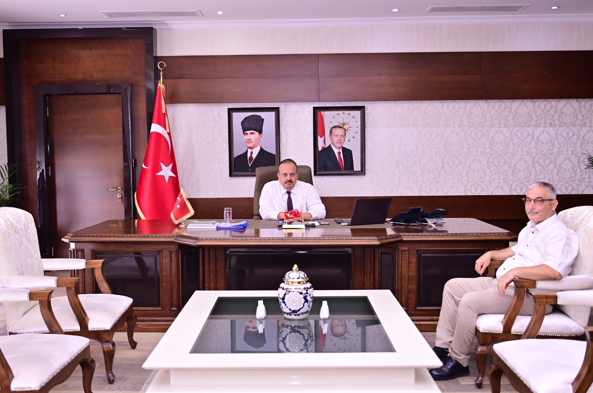 Yeşilay Aydın Şube Başkanı Sencer Gündüz.

Vali <a href="/YakupCanbolat/">Yakup CANBOLAT</a>'ı makamında ziyaret etti.