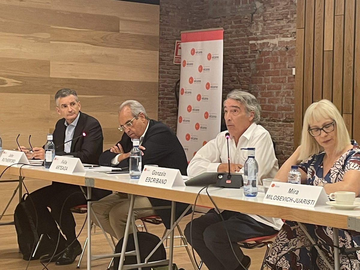 Lara Lázaro Touza (@lazarotouza) on Twitter photo <a href="/g_escribano/">Gonzalo Escribano</a> habla de cambios en la política energética tras la invasión rusa de Ucrania resaltando los elementos más y menos exitosos. Entre otros: (+) la aceleración de la descarbonización y (-) pocos avances en ámbitos como las interconexiones. #JornadasVeranoElcano <a href="/g_escribano/">Gonzalo Escribano</a> habla de cambios en la política energética tras la invasión rusa de Ucrania resaltando los elementos más y menos exitosos. Entre otros: (+) la aceleración de la descarbonización y (-) pocos avances en ámbitos como las interconexiones. #JornadasVeranoElcano
