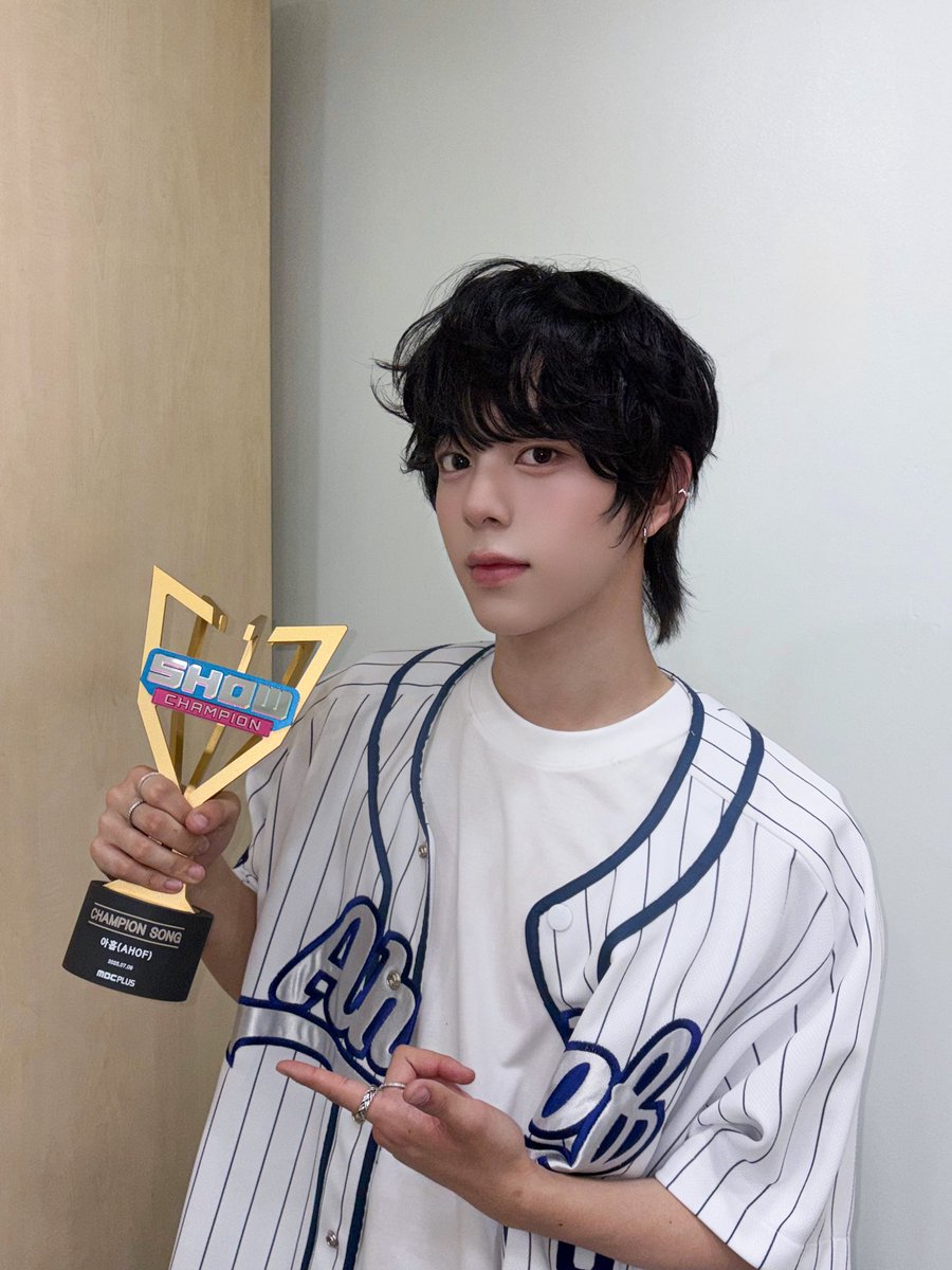 아홉의 2번째 1위도 함께 해줘서 고마워 앞으로 영원히🤙🏻🐰

#AHOF #아홉 
#CHIHEN #즈언