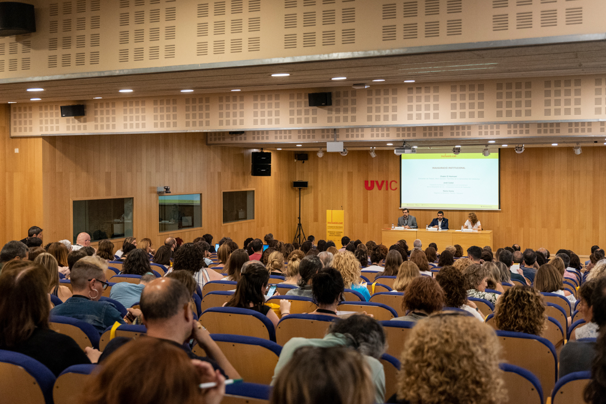 InclusioCat's tweet photo. 🎉 Comença el V Congrés #inclusiocat!
📍 Aquest 2025, el congrés torna a la @uvic_ucc:
“Per un sistema social fort davant les complexitats”
2 dies de debat, recerca i propostes per enfortir l’acció social.
Gràcies per ser-hi!
#AccióSocial #Inclusió2025 https://t.co/GJE3AzDXsa