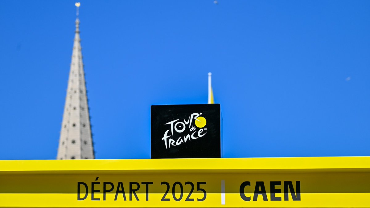 Prefet14's tweet photo. 🚴‍♂️ #TourdeFrance | Ambiance exceptionnelle à #Caen pour le départ du contre-la-montre individuel !

🎉 45 000 personnes réunies sur la zone de départ pour vivre cet événement sportif majeur.

👏 Merci au public pour sa mobilisation enthousiaste et à l’ensemble des acteurs engagés pour garantir la sécurité de tous.

#TDF2025
