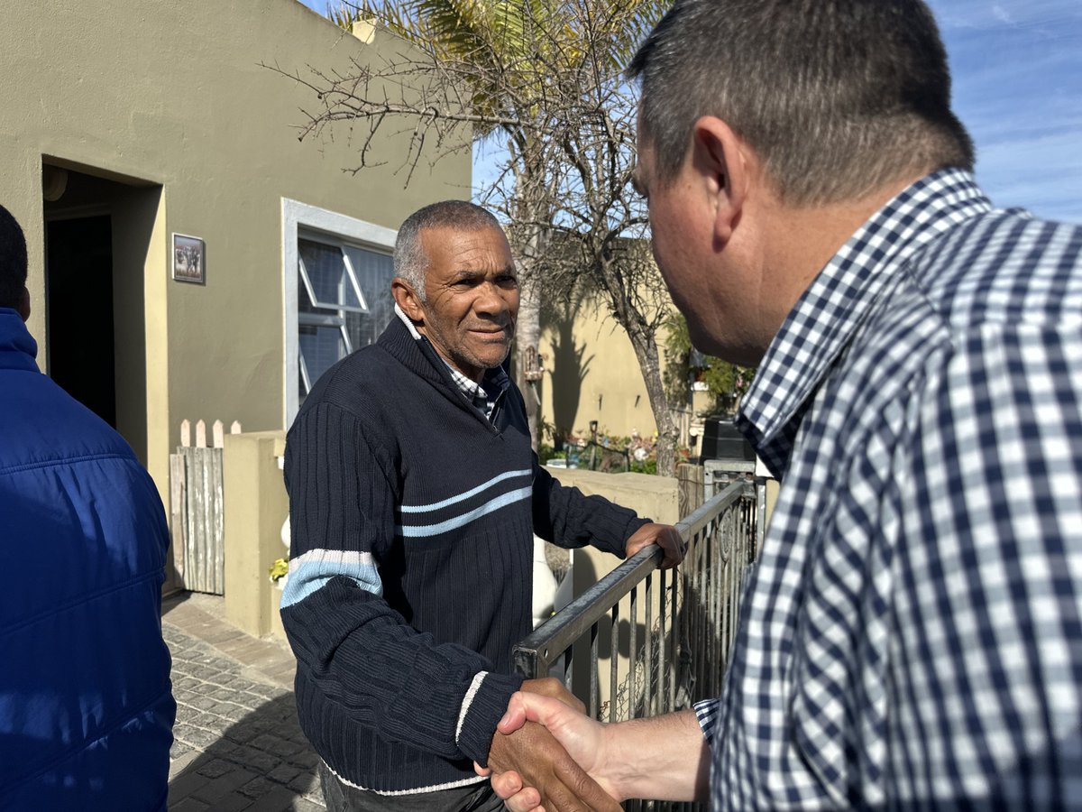 jsteenhuisen's tweet image. The DA is in Bergrivier ahead of the Ward 6 by-election to campaign for our candidate Rhime Laubscher. Hou by die blou! 💙