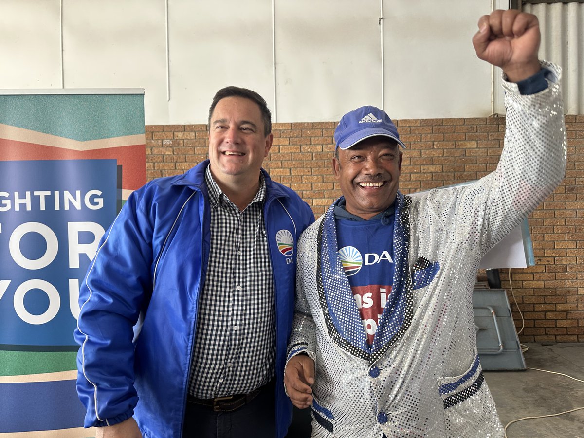 jsteenhuisen's tweet image. The DA is in Bergrivier ahead of the Ward 6 by-election to campaign for our candidate Rhime Laubscher. Hou by die blou! 💙