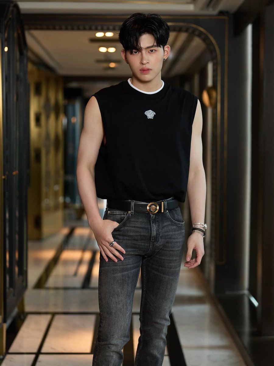 2000Mintp's tweet photo. เรามันคนเท่อ่ะเนอะปอนด์

#Vesace @Versace 
#ppnaravit @ppnaravit https://t.co/XYVh9dbFIR