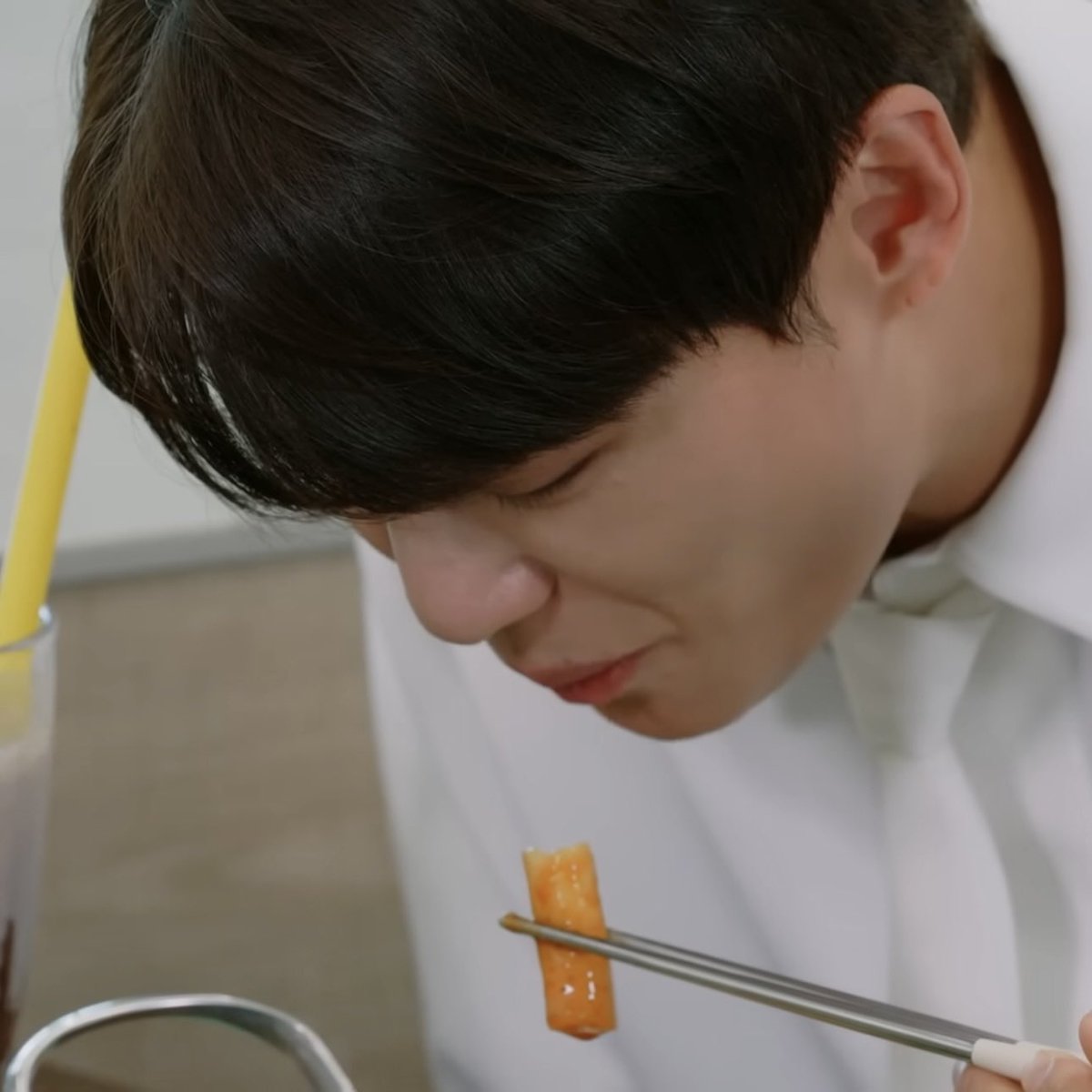 onlyyusu's tweet image. 자막만 보면
+나술못해빨개져아우한모금마셨는데알딸딸
+나먹을거다먹는뎅? 운동도안해 그치만 난 말라썽
+떡 앙..냠.. (쪼개먹기)...
진짜 야시방망이 다됐다.. 김쥰스..