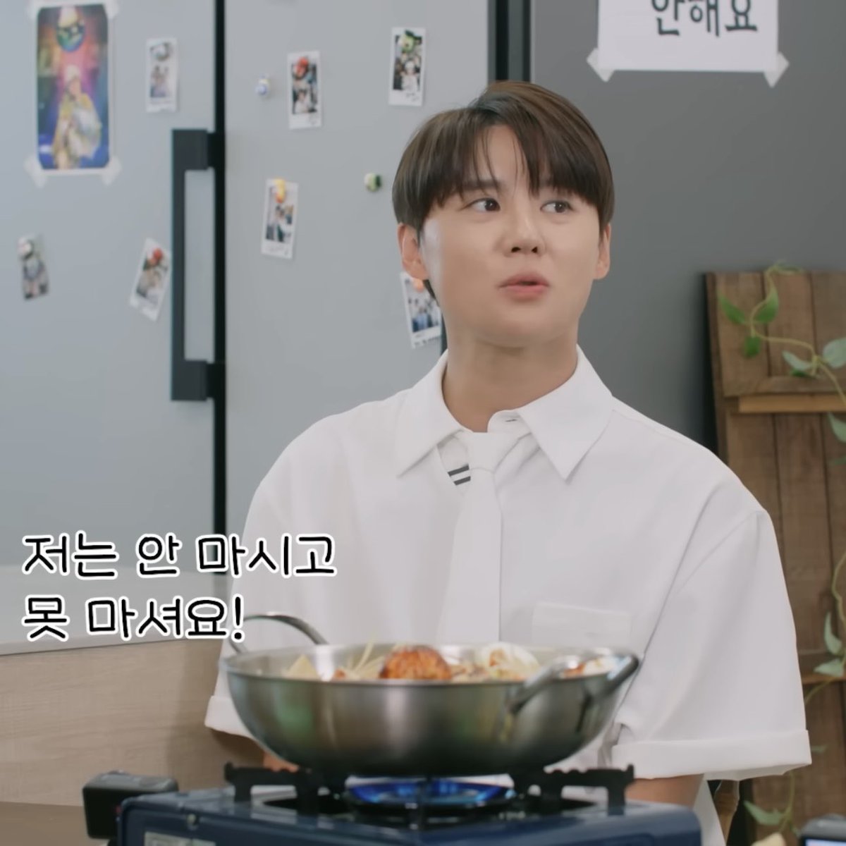 onlyyusu's tweet image. 자막만 보면
+나술못해빨개져아우한모금마셨는데알딸딸
+나먹을거다먹는뎅? 운동도안해 그치만 난 말라썽
+떡 앙..냠.. (쪼개먹기)...
진짜 야시방망이 다됐다.. 김쥰스..