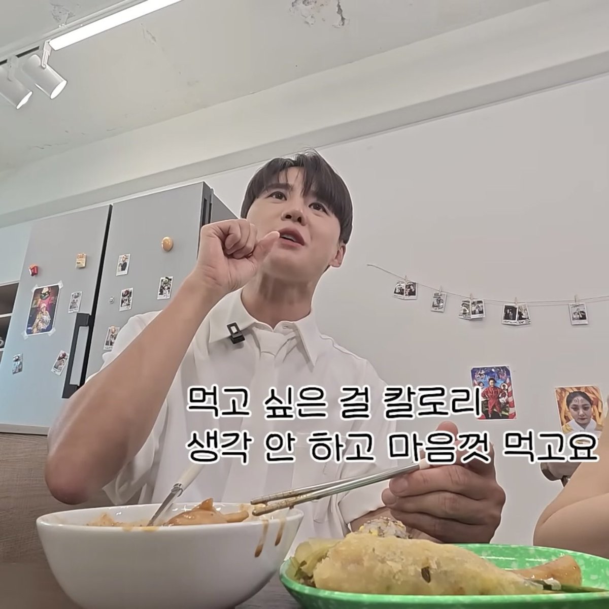 onlyyusu's tweet image. 자막만 보면
+나술못해빨개져아우한모금마셨는데알딸딸
+나먹을거다먹는뎅? 운동도안해 그치만 난 말라썽
+떡 앙..냠.. (쪼개먹기)...
진짜 야시방망이 다됐다.. 김쥰스..