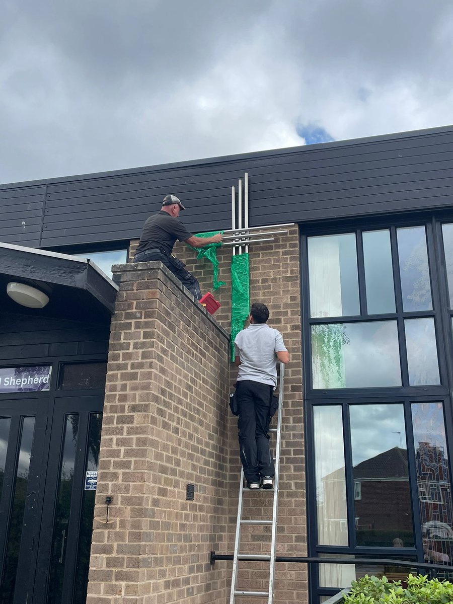 COGSdoncaster's tweet photo. It’s been a busy morning at church!
The metal from our old spire has been refromed into this brilliant cross than now proudly sits at the front of the building😍

What do you think?

A big hand to the legends Yates Steel for the remoulding and The Roof Doctor for the installation https://t.co/NGPYcCpWr0
