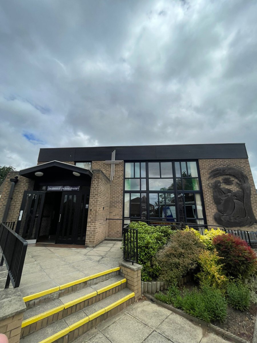 COGSdoncaster's tweet photo. It’s been a busy morning at church!
The metal from our old spire has been refromed into this brilliant cross than now proudly sits at the front of the building😍

What do you think?

A big hand to the legends Yates Steel for the remoulding and The Roof Doctor for the installation https://t.co/NGPYcCpWr0