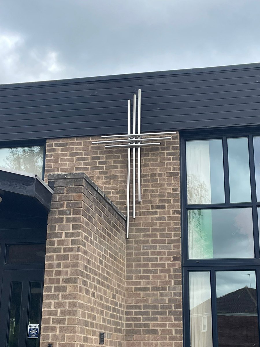 COGSdoncaster's tweet photo. It’s been a busy morning at church!
The metal from our old spire has been refromed into this brilliant cross than now proudly sits at the front of the building😍

What do you think?

A big hand to the legends Yates Steel for the remoulding and The Roof Doctor for the installation https://t.co/NGPYcCpWr0