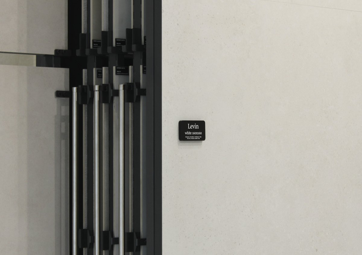 inscaOficial's tweet image. ¿Tu showroom comunica con claridad lo que vende?

En el diseño de espacios expositivos para materiales de construcción, la señalética y el grafismo también guían, informan y refuerzan la identidad de marca.

#TileDisplays #InteriorDesign #DisplaySolutions #BuildingMaterials