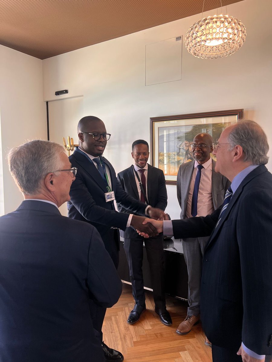 MPGodlimpi's tweet image. Hosted Ambassadors & permanent representatives to the WTO in Geneva, to discuss the future of the global trading system. In line with a rules based system, South Africa continues to call for reforms that restore trust & a commitment to outcomes based decision making.
