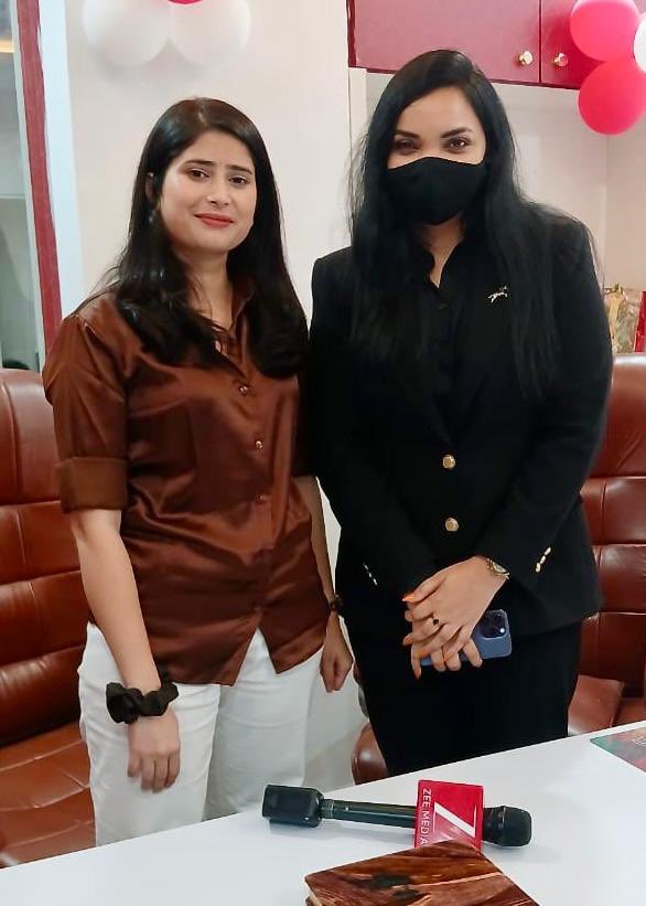 हम बिहारी हैं! आत्मजा जैसी यंग, ब्राइट और इंजेलिजेंट स्त्रियों को बिहार में काम करता देख अपने बिहार पर काफ़ी गर्व होता है एवं बेहतरी की उम्मीद और मज़बूत होती है। बिहार को बदलने में आप जैसे नये, पढ़े-लिखे, युवा पत्रकारों की बड़ी भूमिका होगी। <a href="/Aatmja2128/">Aatmja</a>