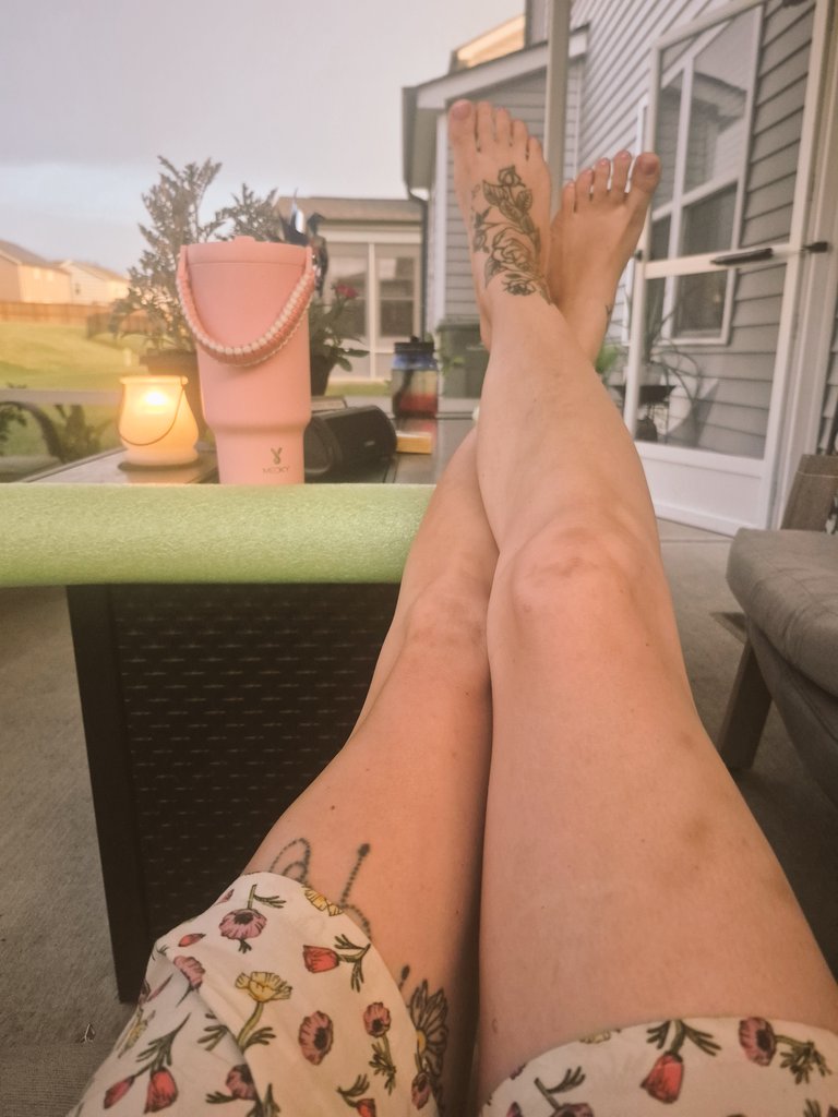 Mizz_Legz's tweet photo. Had the best night last night! I'm loving my new life! #NewBeginnings https://t.co/O2bXwGE5uE