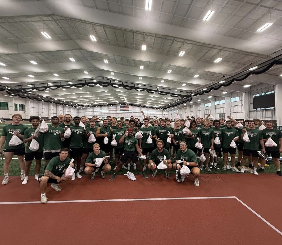 STACKIN’ GAINS 🥩💪🏻 Huge shoutout to the BFPA for donating 4 POUNDS of BEEF to each of our players today!

#OABAAB #POWEROFTHEPAW #BFPA