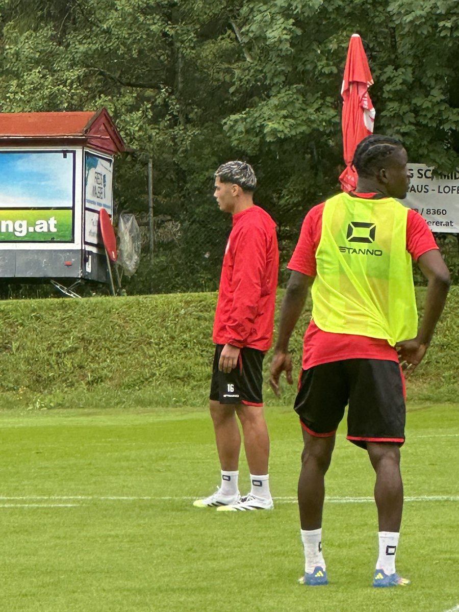 Moenske's tweet photo. Aangename kennismaking met #Waidring en leuk om de spelers eens aan het werk te zien @official_rafc 💪🏻#StageRAFC https://t.co/d67KsHreL9