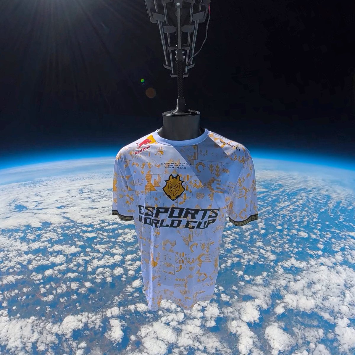 فريق <a href="/G2esports/">G2 Esports</a> أرسل جيرسيه إلى الفضاء ضمن فعاليات <a href="/EWC_EN/">Esports World Cup</a> 🇸🇦
تهدف هذه المبادرة إلى تسليط الضوء على الفريق، وخاصةً الترويج لمنصته “G2 Booth” في جناح STC Play Gaming Hall.
الجيرسي الذي أُرسل إلى الفضاء متاح كجائزة
I  didnt see anyone talk about this in Ar so here you go