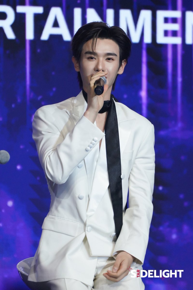 StarDelight_ent's tweet image. &quot;นาย กรชิต&quot; ในงาน &quot;Insight Entertainment: Beyond the Screen&quot;

#Beyondthescreenxนายกรชิต
#Beyondthescreen #InsightEnt2025
#InsightEntertainment
#YYDSent  #นายท่านกรชิต #NineKornchid #高卿尘