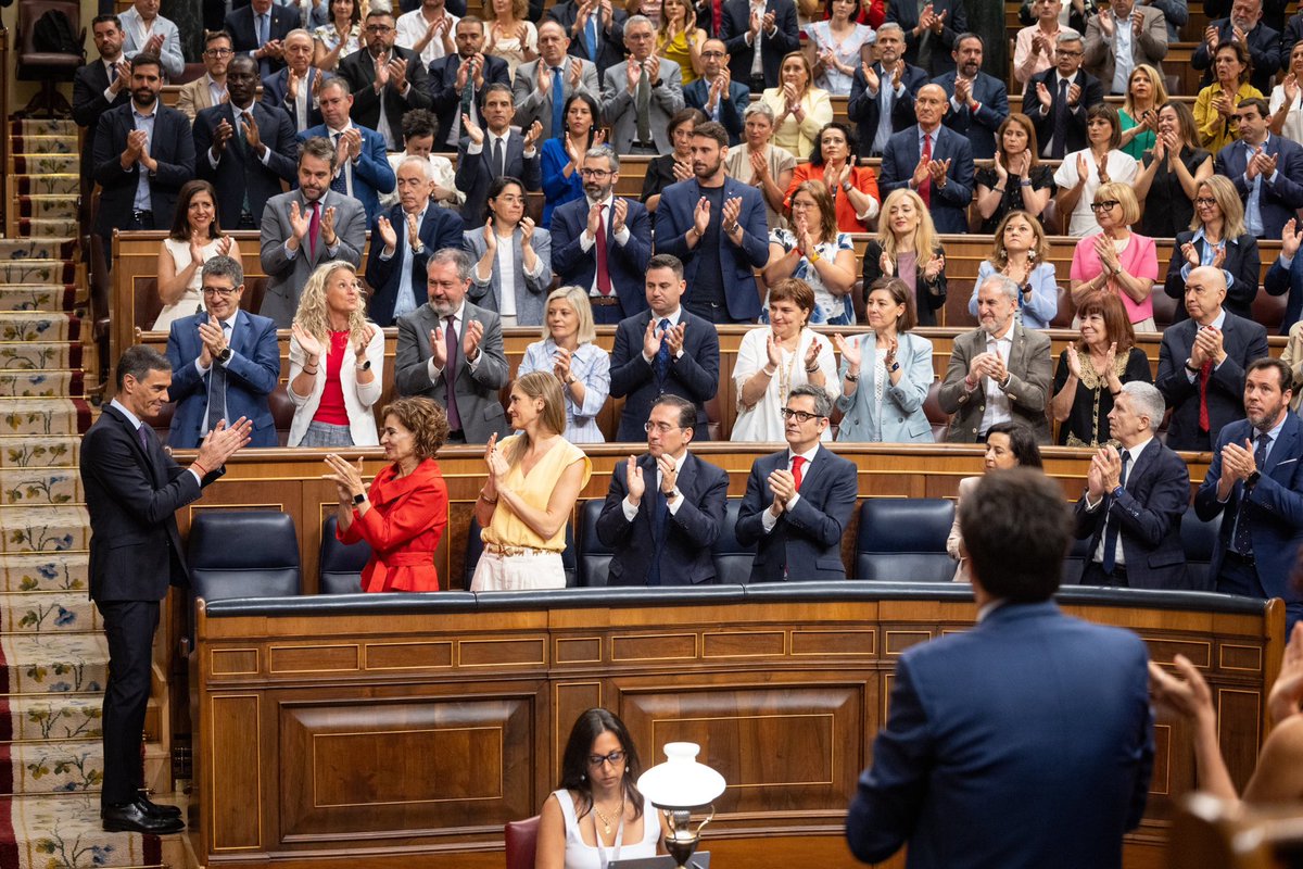 Carlos Martínez Mínguez / ❤️ (@cmmsoria) on Twitter photo Las medidas anunciadas hoy por el presidente <a href="/sanchezcastejon/">Pedro Sánchez</a> han sido participadas y respaldadas por una amplia mayoría del Parlamento.
Enfrente, Feijóo con Abascal, que siguen sin pensar en el país, solo en ellos mismos.
Por eso es tan necesario un gobierno progresista. Las medidas anunciadas hoy por el presidente <a href="/sanchezcastejon/">Pedro Sánchez</a> han sido participadas y respaldadas por una amplia mayoría del Parlamento.
Enfrente, Feijóo con Abascal, que siguen sin pensar en el país, solo en ellos mismos.
Por eso es tan necesario un gobierno progresista.