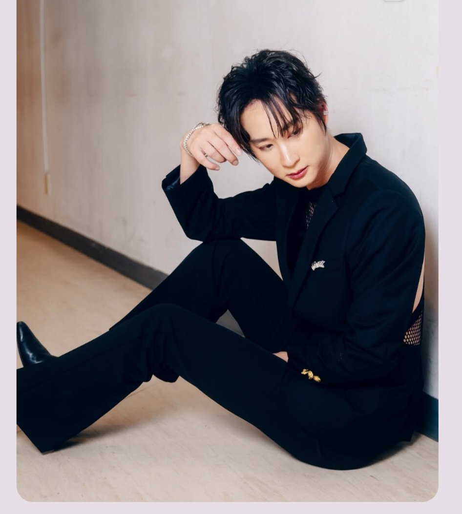 jeerawat13's tweet image. เก่งมาก ^^ อโลนนิว เก่งเสมอ  
ว่าแต่ เสื้ออะเสื้อ จำเป็นต้องขนาดนี้เลยมั้ย. ไม้เรียวอยู่ไหนนะ  🤔
#aloneww