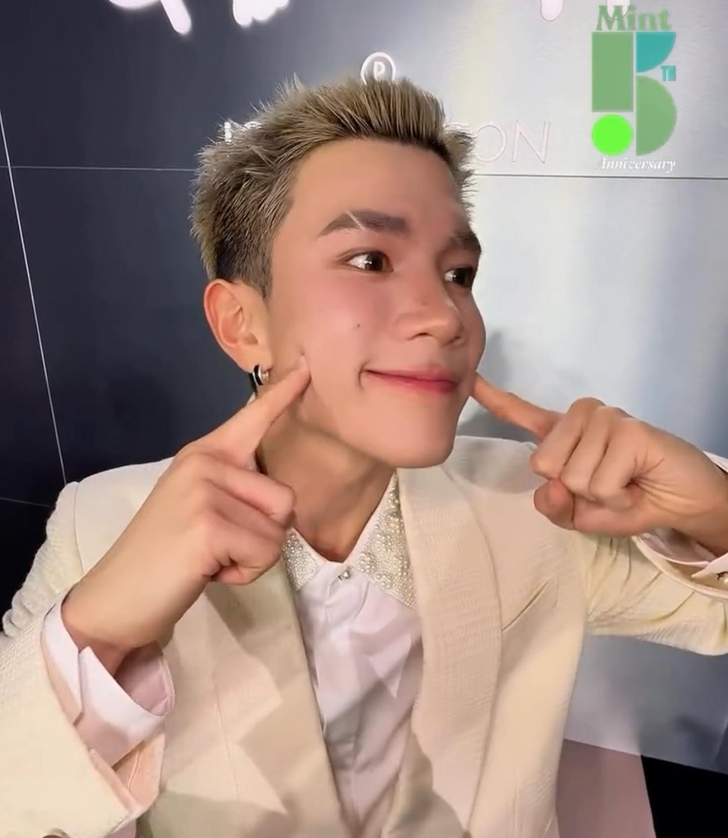 inchyx_'s tweet photo. จังหวะจิ้มแก้มคือน้องคับ ถ้านี่ไม่ใช่คนที่น่ารักและดื้อที่สุดดดด 🥺💖

FOURTH WITH LV TRUNK SHOW
#LVMenFW25xFourth
#LVMenFW25 #LouisVuitton https://t.co/IpG0fElqkx