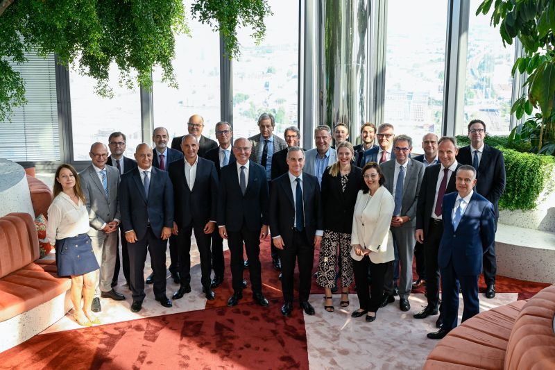 🤝🏼 Participamos, con la asistencia de Antonio Romero, nuestro director general y vicepresidente de ESBG, en las reuniones estatutarias de <a href="/WSBI_ESBG/">WSBI-ESBG</a> en París, donde avanzamos en prioridades comunes como regulación, alfabetización financiera, IA y soberanía de pagos en Europa.