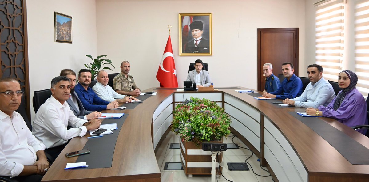 T.C. Derik Kaymakamlığı (@derikkaymakam) on Twitter photo ZAFERİN ADI TÜRKİYE 🇹🇷
Kaymakamımız <a href="/yemrebayrakli/">Yunus Emre Bayraklı</a> başkanlığında ilgili kurum amirlerimizin katılımıyla “15 Temmuz Demokrasi ve Milli Birlik Günü” kapsamında yapılacak programlarla ilgili koordinasyon toplantısı gerçekleştirildi.
<a href="/TC_icisleri/">T.C. İçişleri Bakanlığı</a>
<a href="/Mardin_Valiligi/">Mardin Valiliği</a>
<a href="/iletisim/">T.C. İletişim Başkanlığı</a> ZAFERİN ADI TÜRKİYE 🇹🇷
Kaymakamımız <a href="/yemrebayrakli/">Yunus Emre Bayraklı</a> başkanlığında ilgili kurum amirlerimizin katılımıyla “15 Temmuz Demokrasi ve Milli Birlik Günü” kapsamında yapılacak programlarla ilgili koordinasyon toplantısı gerçekleştirildi.
<a href="/TC_icisleri/">T.C. İçişleri Bakanlığı</a>
<a href="/Mardin_Valiligi/">Mardin Valiliği</a>
<a href="/iletisim/">T.C. İletişim Başkanlığı</a>