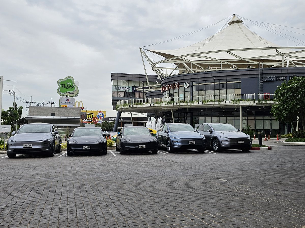 อูว์วววว เดือนนี้ Tesla Model 3 
ราคาเดือดๆเลย🔥🔥🔥

มีเข้าโครงการลับลดไปอีกแสนนึง😲😲😲
0% แถมประกัน + Wall Charge

ราคาเข้าใกล้กับ Honda Civic ตัวทอปแล้วนะครับ
1.4x

If there ever was a time to yolo your Tesla car purchase, it's now.
