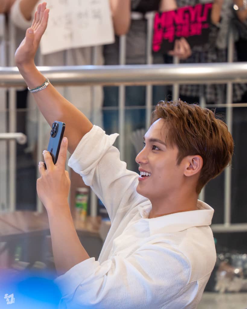 Sha7chill's tweet photo. 050725 | SNICKERS POP-UP EVENT

#MINGYU #MINGYUxSNICKERS #MINGYUinMY #MINGYUinKL https://t.co/bqLYXZBMve