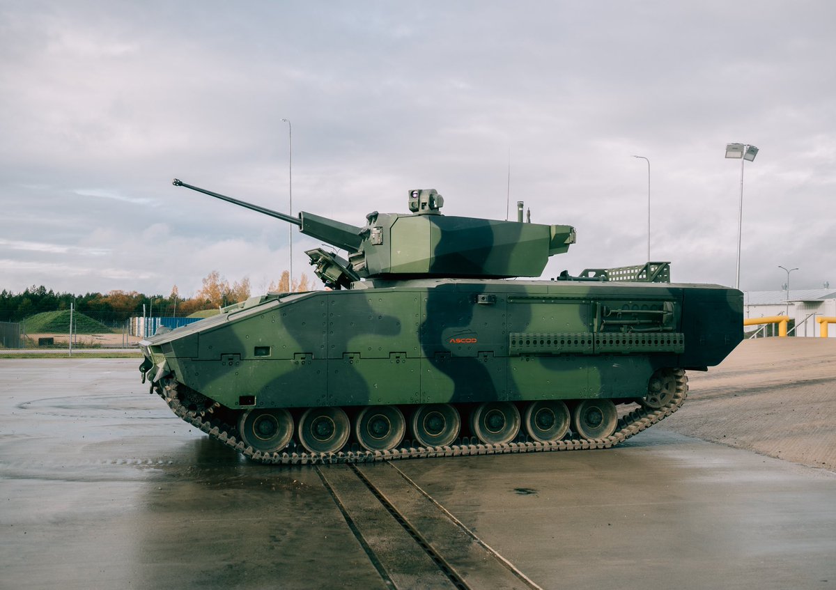 sargs_lv's tweet image. 🚨 Kas ir “Hunter” (ASCOD 2) un ko tā dos NBS?
🔍 Skaidrojam, kas ir jaunā kājnieku kaujas mašīna, kas spēj vest karavīrus tieši kaujas laukā, sniegt uguns atbalstu ar 30 mm lielgabalu un aizsargāt apkalpi no mīnām un IED.
📖 Vairāk: sargs.lv/lv/tehnika-un-…