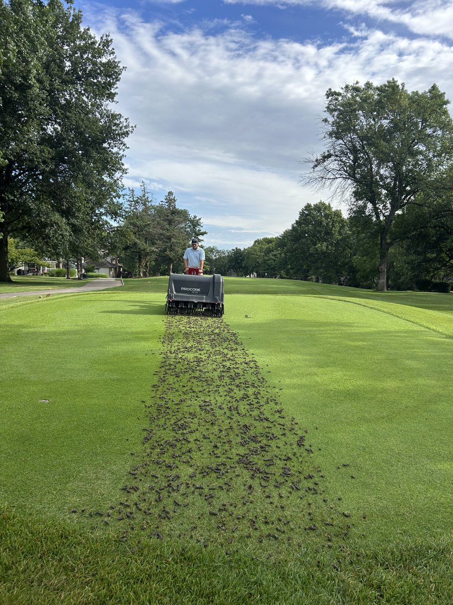 CRgreenside's tweet image. Tees and approaches/surrounds were core aerified the last couple days. Messy process but gains will be made!  Fairway machine broke down 3 passes in, so they will be aerified at a later date.

#AgronomyTeam #CCL #SuperView
#TweetForMembers