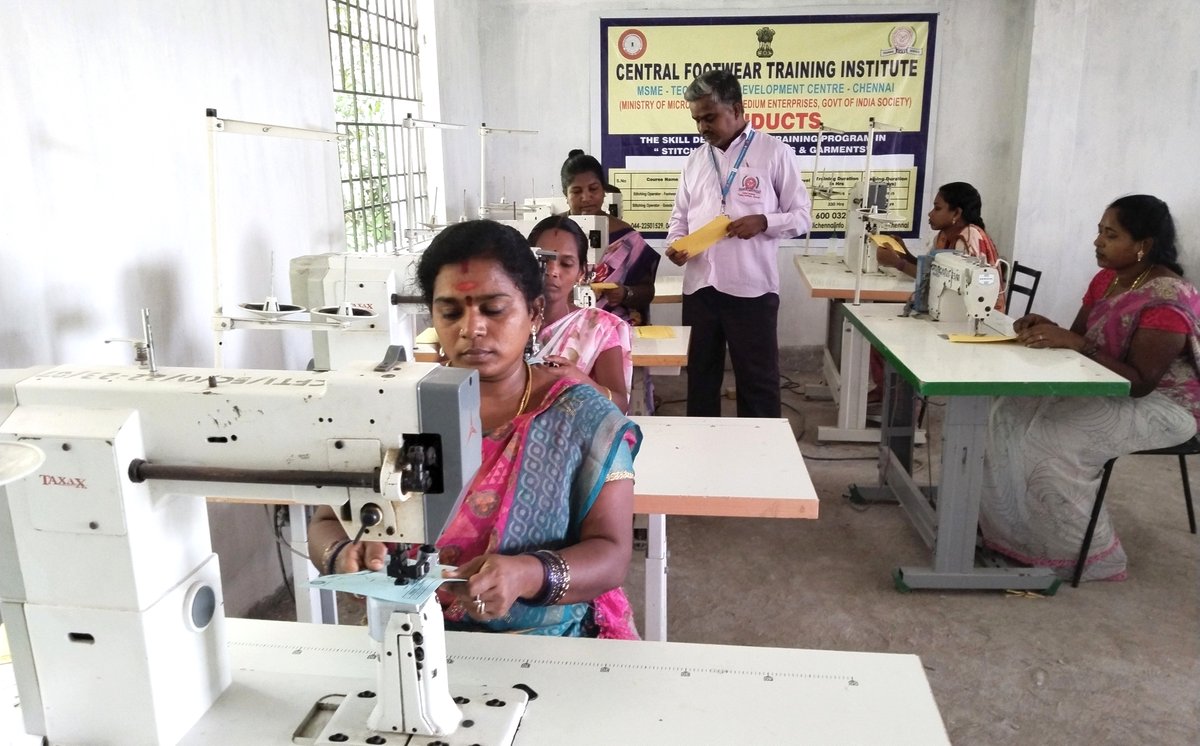 CFTI_Chennai's tweet photo. 🚀👟Skill in every Stitch!
@CFTI_Chennai Trainers are conducting the #skilltrainingprogramme for the job role stitching Operator – Goods & Garments, Sponsored by
@dcmsmeoffice
✨Today’s hands-on-highlight: Expanding skills beyond footwear! Our trainees are now mastering the art of handbag 👜 making, Basic Stitching Operations with Stitching Card & Pattern Cutting under the SHG Training Program.
@minmsme
@tnskills_
@TamilnaduSkill
#WomenEmpowerment