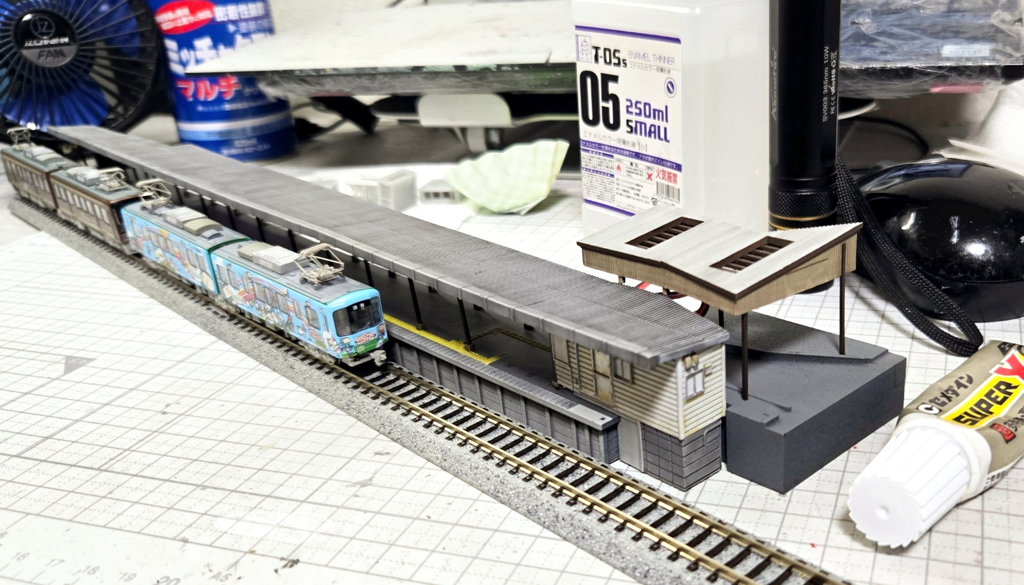 自作ジオラマ車両付き（クハ１６５） 手持ちの台車を使用して自作したペーパー車両（7） – The