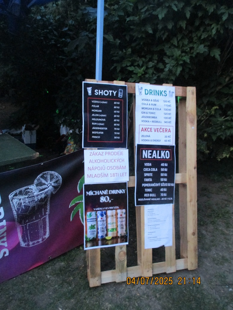 hygstc's tweet image. Na hudebním festivalu v Kočvarech zkontrolovala @hygstc stánky s občerstvením a nalezla závady ve skladování potravin, které byly většinou odstraněny na místě, porušen tu nebyl ani tzv. protikuřácký zákon. Více na khsstc.cz/na-hudebnim-fe…