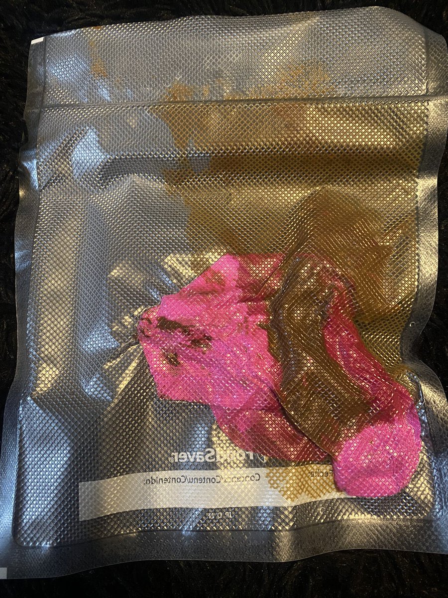 PrincexxEvelyn's tweet photo. Status: Shipped. ✅

Contents: Worn pink panties, soaked in goddess waste, vacuum-sealed with love and disgust. 💩🚽

Instructions:
•Sniff slowly.
•Cry quietly.
•Eat whatever leaks. https://t.co/b8Xeu1G09I
