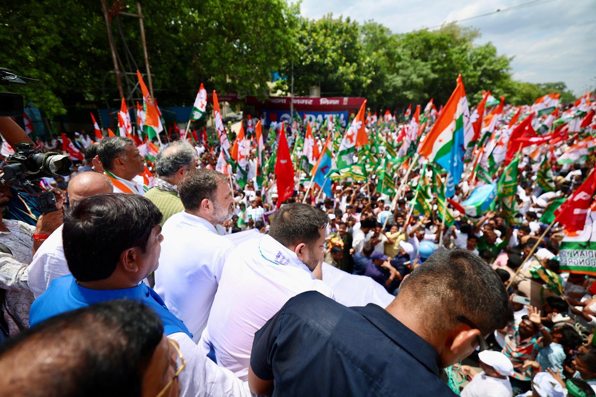 Jagdish Thakor (@jagdishthakormp) on Twitter photo рдЬрдирдирд╛рдпрдХ <a href="/RahulGandhi/">Rahul Gandhi</a> рдЬреА рдФрд░ рдЬрдирд╕реИрд▓рд╛рдм
#Patna рдХреА рд╕рдбрд╝рдХреЛрдВ рдХрд╛ рджреГрд╢реНрдп ЁЯСЗЁЯП╝ рдЬрдирдирд╛рдпрдХ <a href="/RahulGandhi/">Rahul Gandhi</a> рдЬреА рдФрд░ рдЬрдирд╕реИрд▓рд╛рдм
#Patna рдХреА рд╕рдбрд╝рдХреЛрдВ рдХрд╛ рджреГрд╢реНрдп ЁЯСЗЁЯП╝