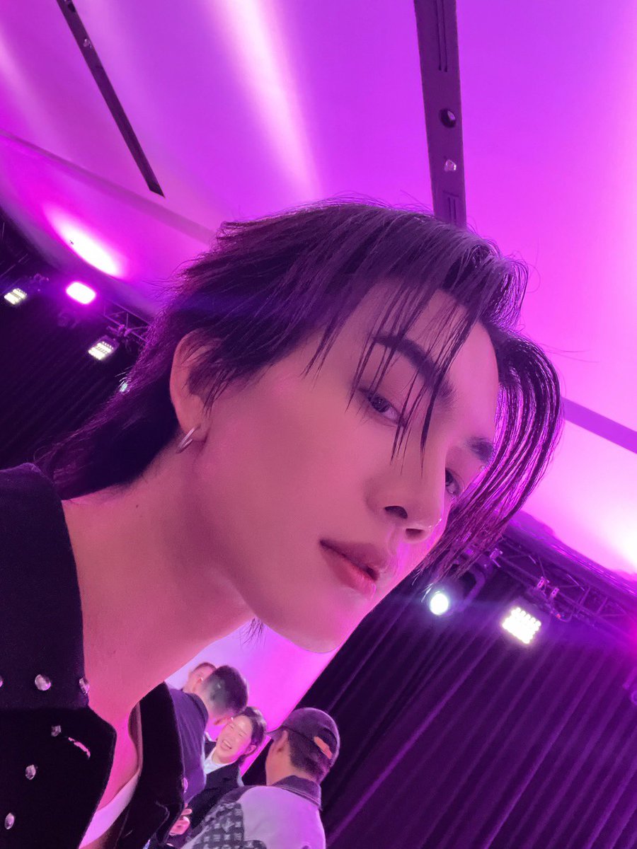 ก็คือ เซลฟี่เดียว ตายกันทั้ง TL!!!

ยงยุ๊ดดดดดดดดดดดดดด!!!! 😭🔥

MFLOW WITH LV TRUNK SHOW

#LVMenFW25 #LouisVuitton