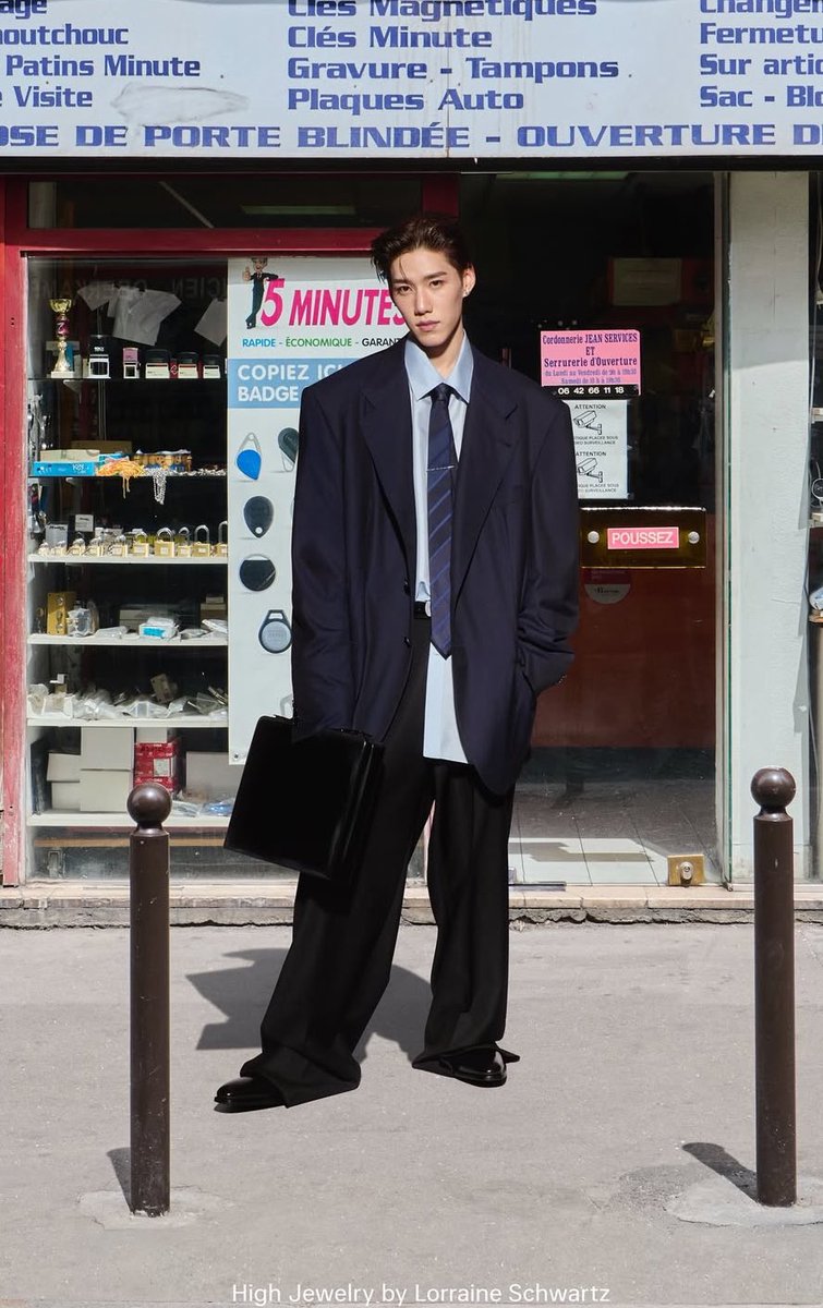 LOfficielThai's tweet photo. พีพี กฤษฏ์ ปรากฏตัวอีกครั้งในฐานะนายแบบบนรันเวย์คอลเลกชั่นกูตูร์ครั้งที่ 54 ของแบรนด์ ณ กรุงปารีส ประเทศฝรั่งเศส

#LOfficielThailand
#LOfficielMode
#HauteCoutureFW2025
#HauteCouture
#Balenciaga54thCouturexPPKRIT
#BalenciagaxPPKrit
#Balenciaga
#PPKrit https://t.co/UmXoyA3MMI