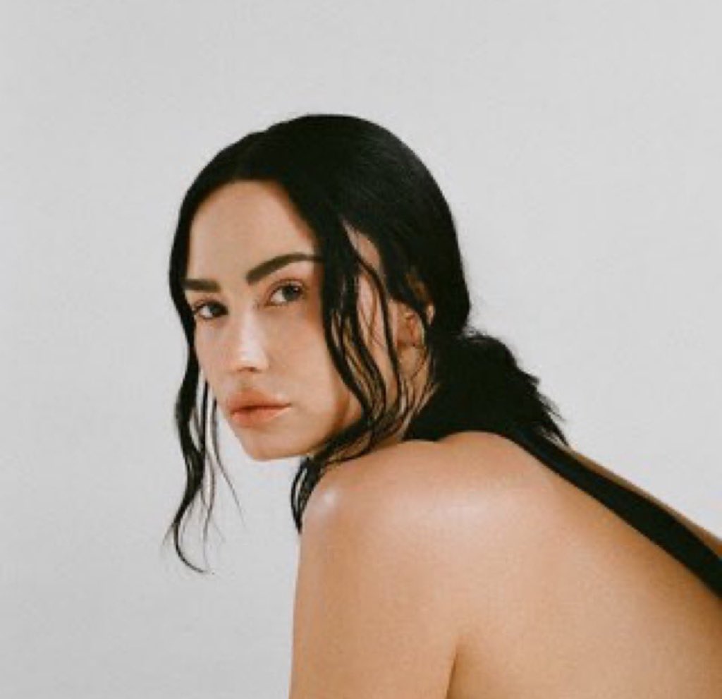 Demi ha aggiornato la sua foto profilo su Spotify!! 

Nuova era incoming? 👀