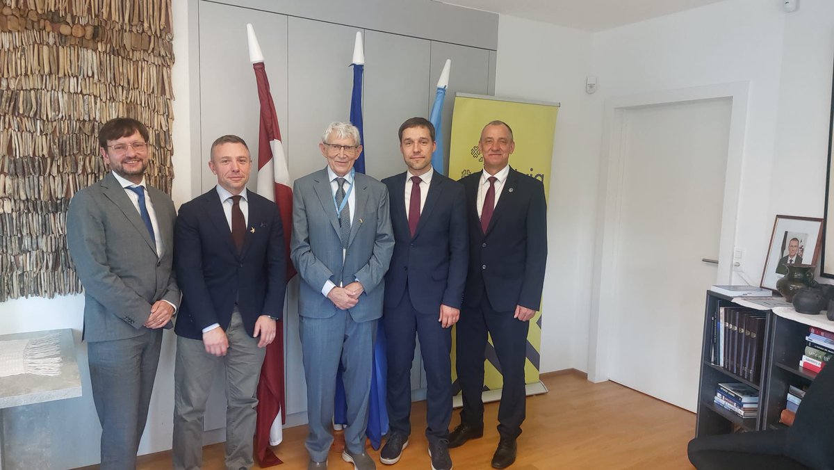 LatviaUN_Geneva's tweet image. Today Digital Envoy @ViktorsMakarovs, Latvian Ambassador I.Pundurs and Deputy Sate Secretary of @VARAM_Latvija @gatisozols had a good discusision with the Chair of the CSTD Working Group on Data Governance Peter Major on the future of data governance at all levels. #LatviaUNSC