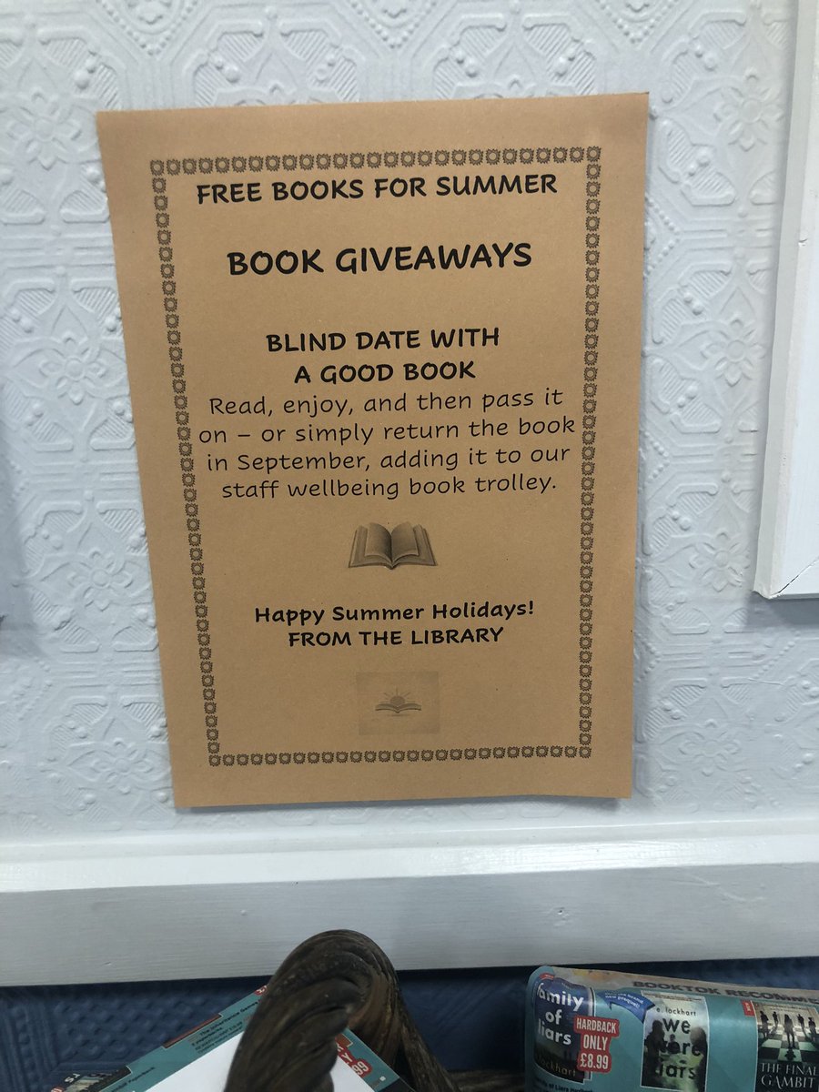 LibraryQegs's tweet image. How lucky are QEGS staff ….end of year/ summer book treats from the library. They’re going fast! #GreatSchoolLibraries