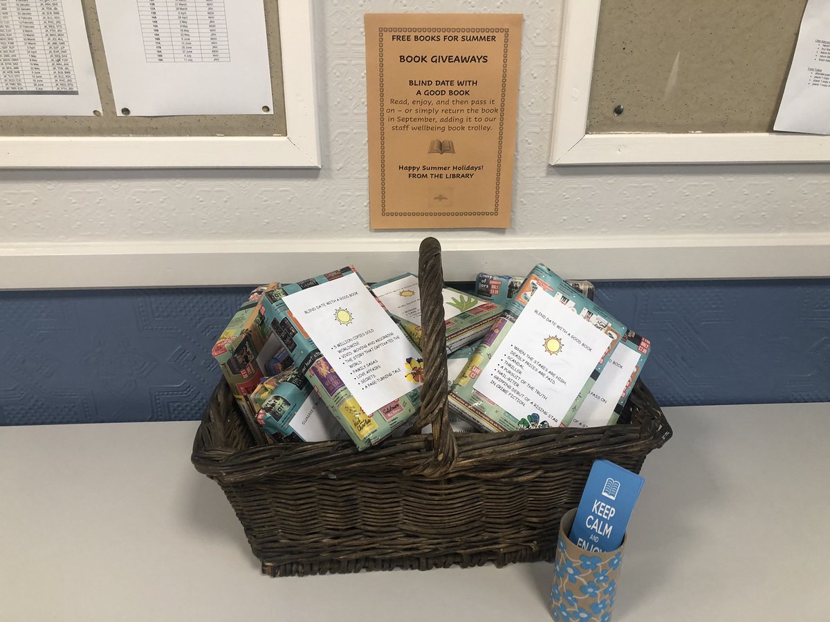 LibraryQegs's tweet image. How lucky are QEGS staff ….end of year/ summer book treats from the library. They’re going fast! #GreatSchoolLibraries