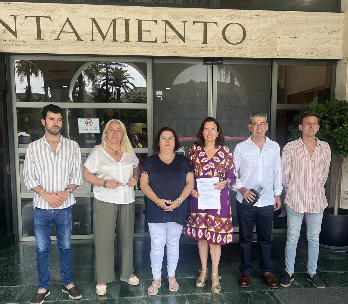 PP de Sevilla (@ppdesevilla) on Twitter photo El PSOE convirtió el Ayuntamiento de Dos Hermanas en un chiringuito político al servicio del sanchismo.
🗣️ <a href="/ana_chocano1/">Ana Chocano</a> :se trata de un caso vergonzoso de enchufismo, opacidad y uso partidista de las instituciones públicas al servicio del socialismo.
🔗 ppsevilla.com/el-psoe-convir… El PSOE convirtió el Ayuntamiento de Dos Hermanas en un chiringuito político al servicio del sanchismo.
🗣️ <a href="/ana_chocano1/">Ana Chocano</a> :se trata de un caso vergonzoso de enchufismo, opacidad y uso partidista de las instituciones públicas al servicio del socialismo.
🔗 ppsevilla.com/el-psoe-convir…