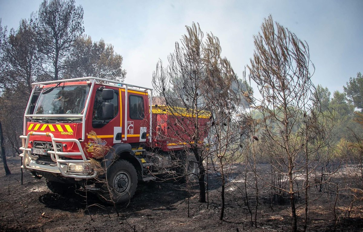 PS — Bouches-du-Rhône 🌹 (@socialistes_13) on Twitter photo Immense MERCI et soutien à nos pompiers, <a href="/MarinsPompiers/">Marins-pompiers de Marseille</a>, forces de l'ordre & tous ceux mobilisés contre les feux en cours dans les #BoucheDuRhone. Vous êtes nos héros au quotidien.
Toutes nos pensées aux sinistrés et aux blessés. Soyons solidaires.
#Marseille #incendies Immense MERCI et soutien à nos pompiers, <a href="/MarinsPompiers/">Marins-pompiers de Marseille</a>, forces de l'ordre & tous ceux mobilisés contre les feux en cours dans les #BoucheDuRhone. Vous êtes nos héros au quotidien.
Toutes nos pensées aux sinistrés et aux blessés. Soyons solidaires.
#Marseille #incendies